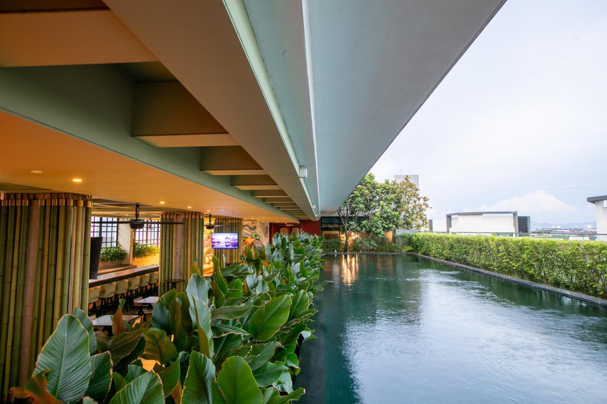 The Upper House, Batu Kawan Hotel Simpang Ampat  Kültér fotó
