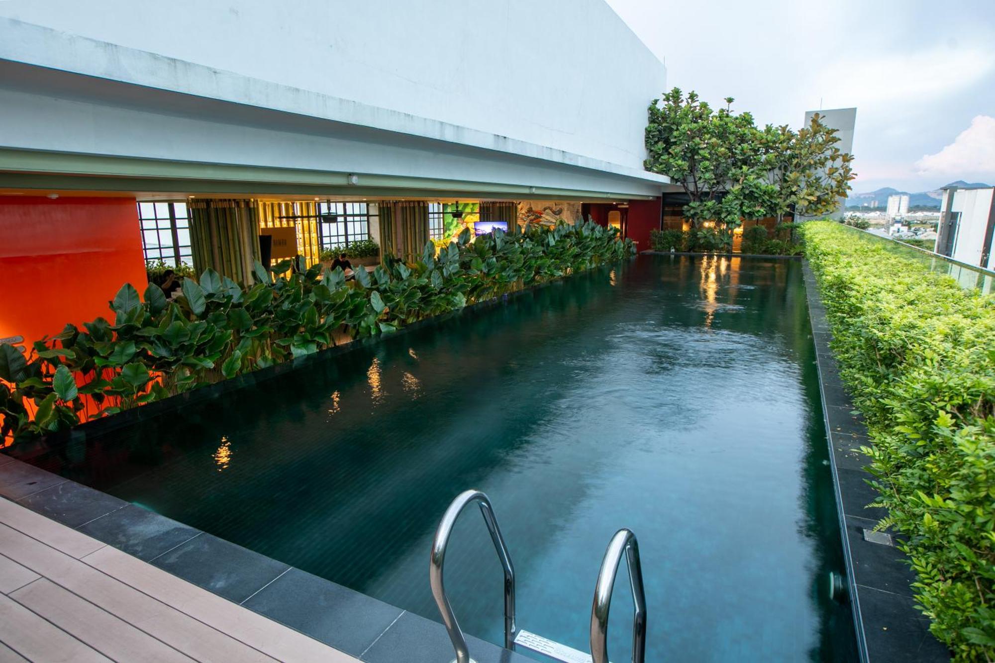 The Upper House, Batu Kawan Hotel Simpang Ampat  Kültér fotó